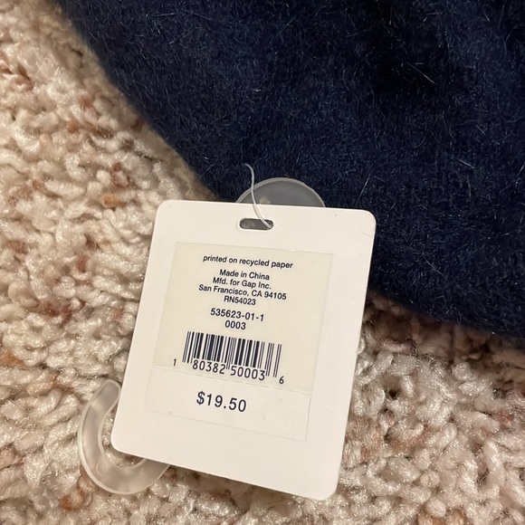 NWT - Gap - navy blue winter hat; size S/M - Picture 3 of 5